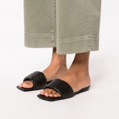 Aldo Verkaufsgeschäft -Aldo Verkaufsgeschäft 23130766 02